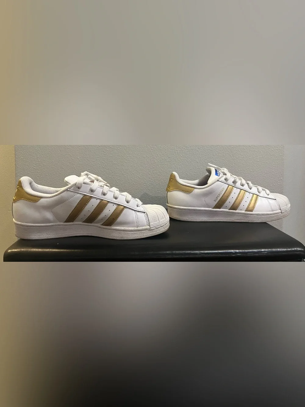 Women’s Shell Toe Adidas Superstar, Sz 8, Gold Stripes
